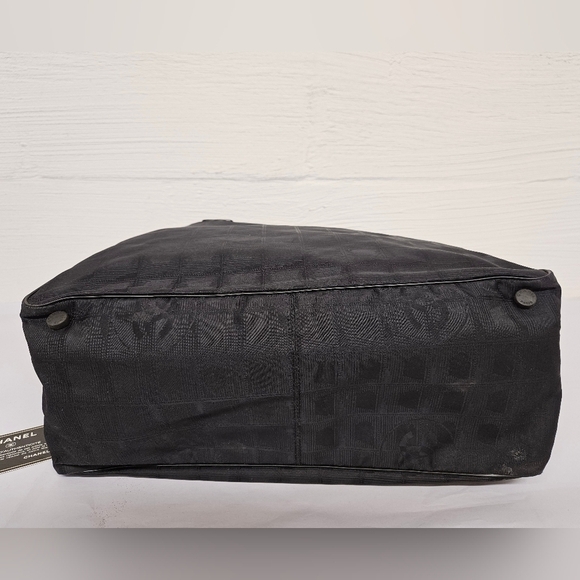 CHANEL 2002 Travel Ligne Monogram Tote Bag in Black Nylon - Picture 6 of 16